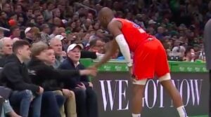 NBA – En plein match, Chris Paul recadre un ado irrespectueux