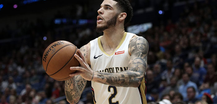 Lonzo Ball s’apprête à tirer à 3 points sous le maillot des New Orleans Pelicans