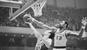 NBA – Les chiffres vertigineux et méconnus de Wilt Chamberlain au contre