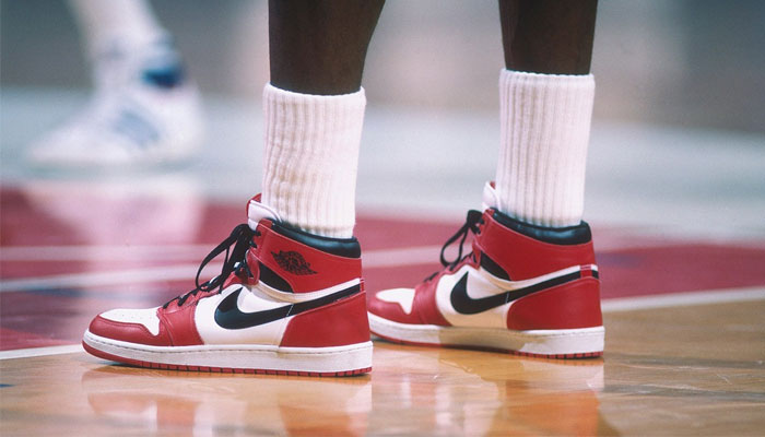 NBA - Des chaussures de Michael Jordan deviennent la plus chère paire du  monde !