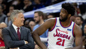 NBA – Un tacle de Joel Embiid… à son propre coach ?