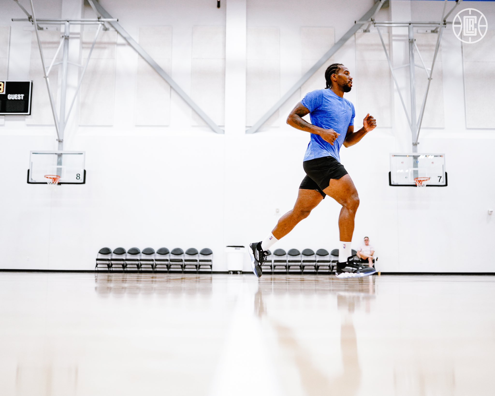 NBA - La Photo Flippante De Kawhi Leonard, Physiquement Chamboulé