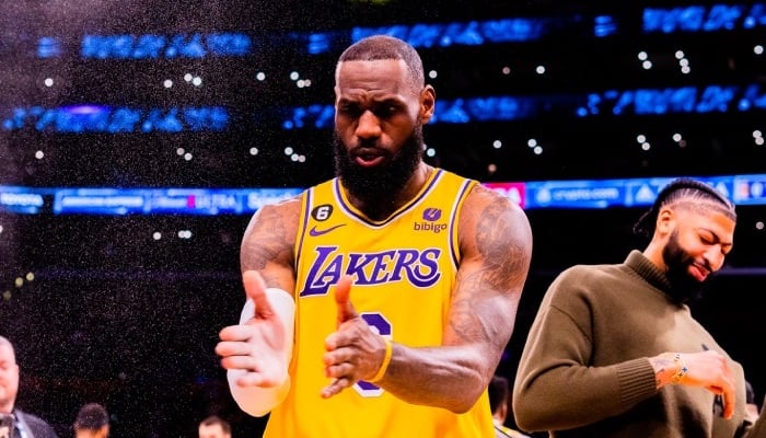 NBA LeBron James với Lakers