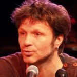 20 ans après son meurtre, Bertrand Cantat assume son retour : « On espère que…