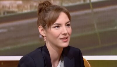 À 42 ans, Louise Bourgoin ironise : « Je fais 100cm de tour de hanche, c’est pratique pour…