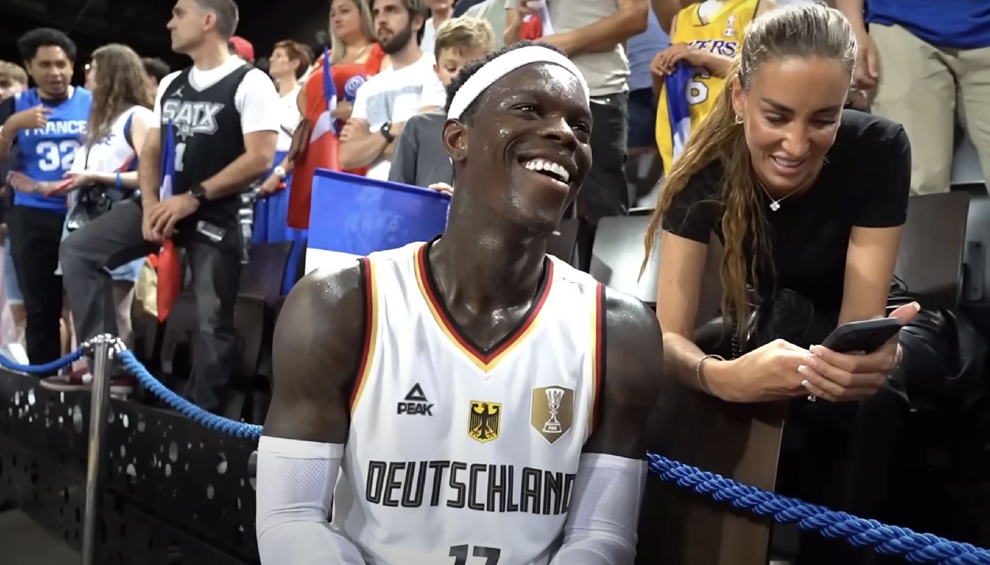 Dennis Schröder avec le maillot de l'Allemagne