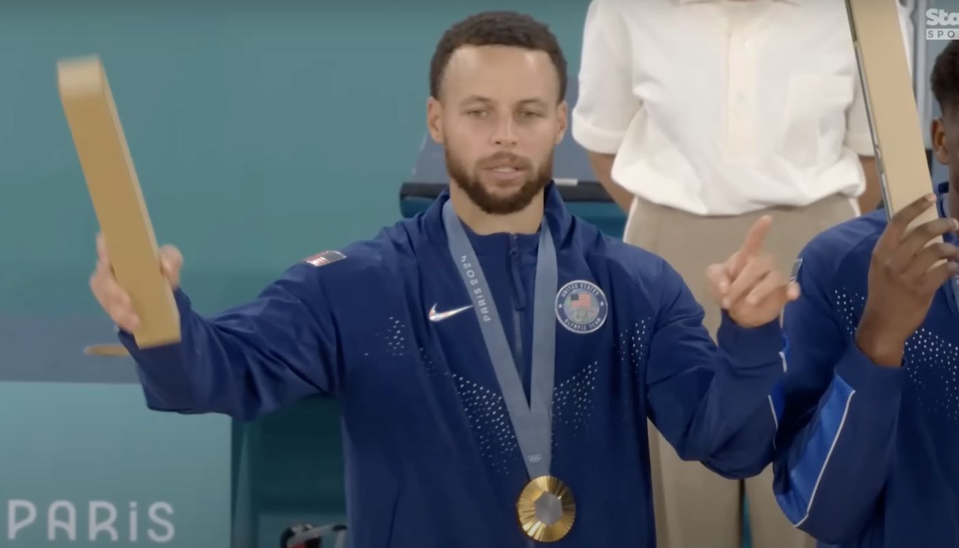 Stephen Curry, meneur de Team USa avec la médaille d'or