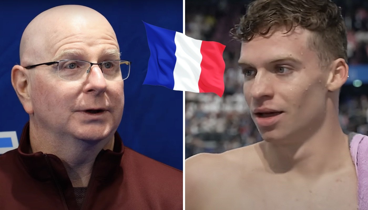 Le légendaire entraîneur de natation américain Bob Bowman (gauche) et le nageur français Léon Marchand (droite), ici accompagnés du drapeau tricolore