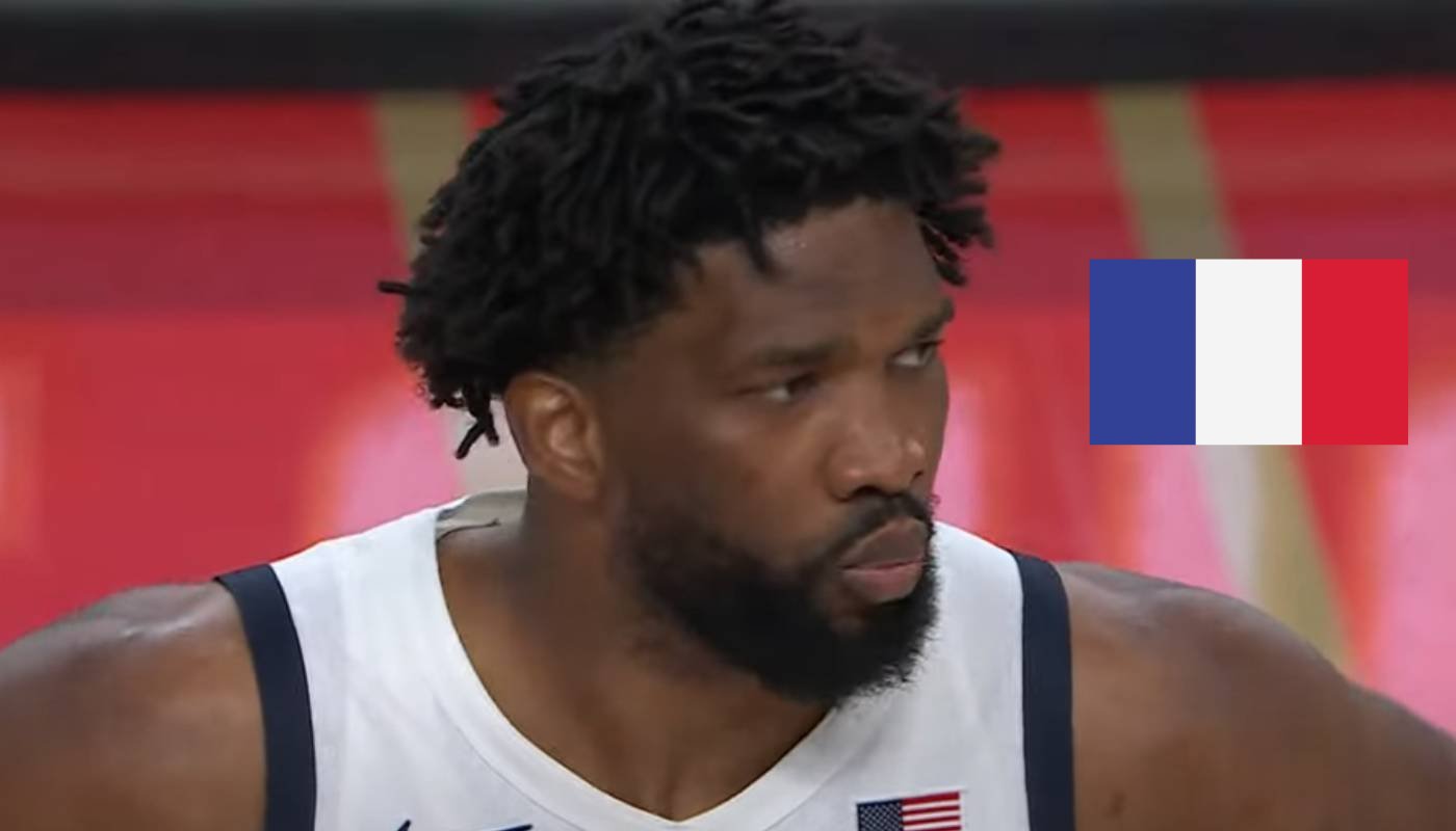 Joel Embiid avec le drapeau de la France