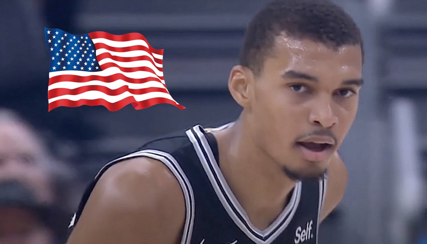 La jeune star NBA française des San Antonio Spurs, Victor Wembanyama, ici accompagnée du drapeau des États-Unis