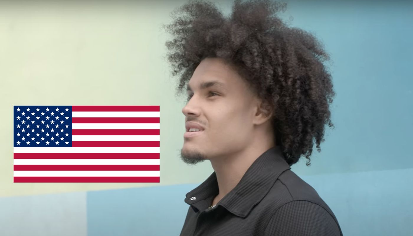 Nadir Hifi, joueur de l'équipe de France avec le drapeau US