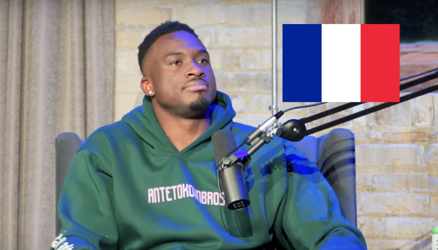 Thanasis Antetokounmpo, frère de Giannis, avec le drapeau de la France