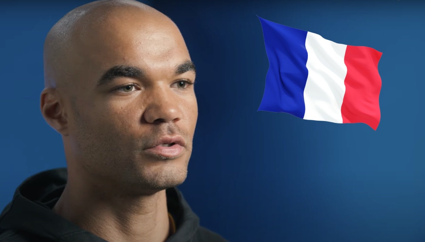 L'ancien joueur NBA des Golden State Warriors, Jerome Robinson, ici accompagné du drapeau français