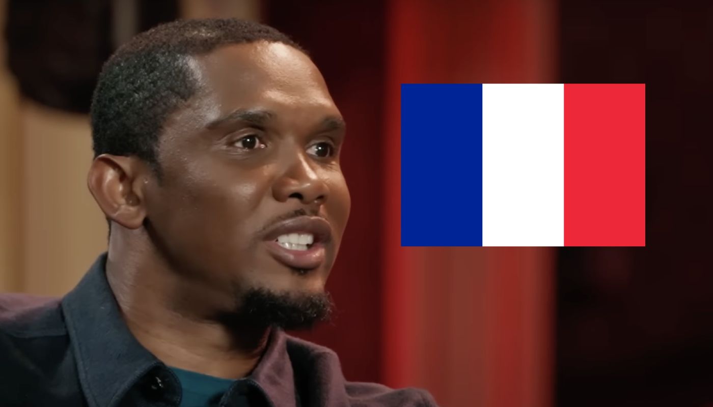 Samuel Eto'o, légende du football camerounais avec le drapeau de la France