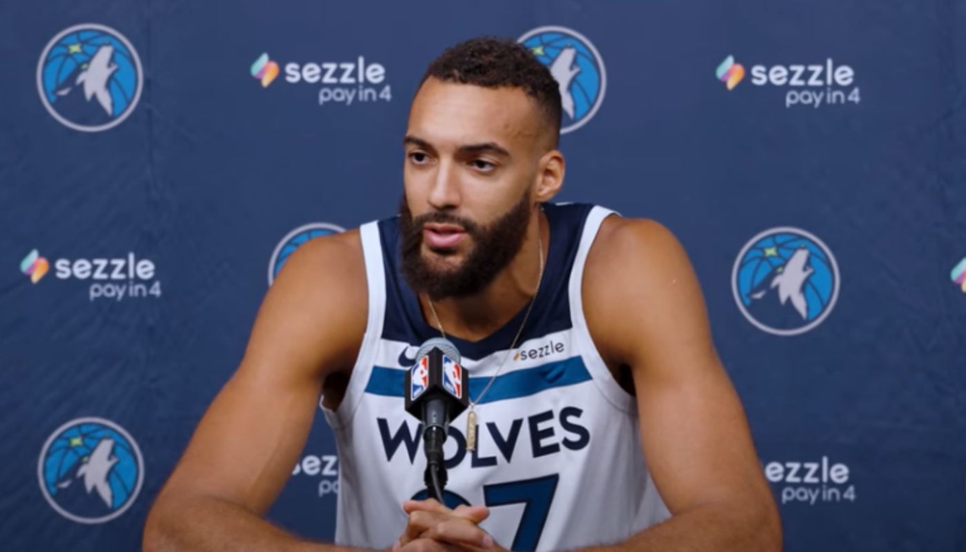 Rudy Gobert en conférence de presse pour les Wolves