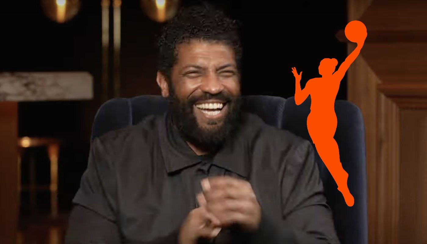 Deon Cole avec le oogo WNBA