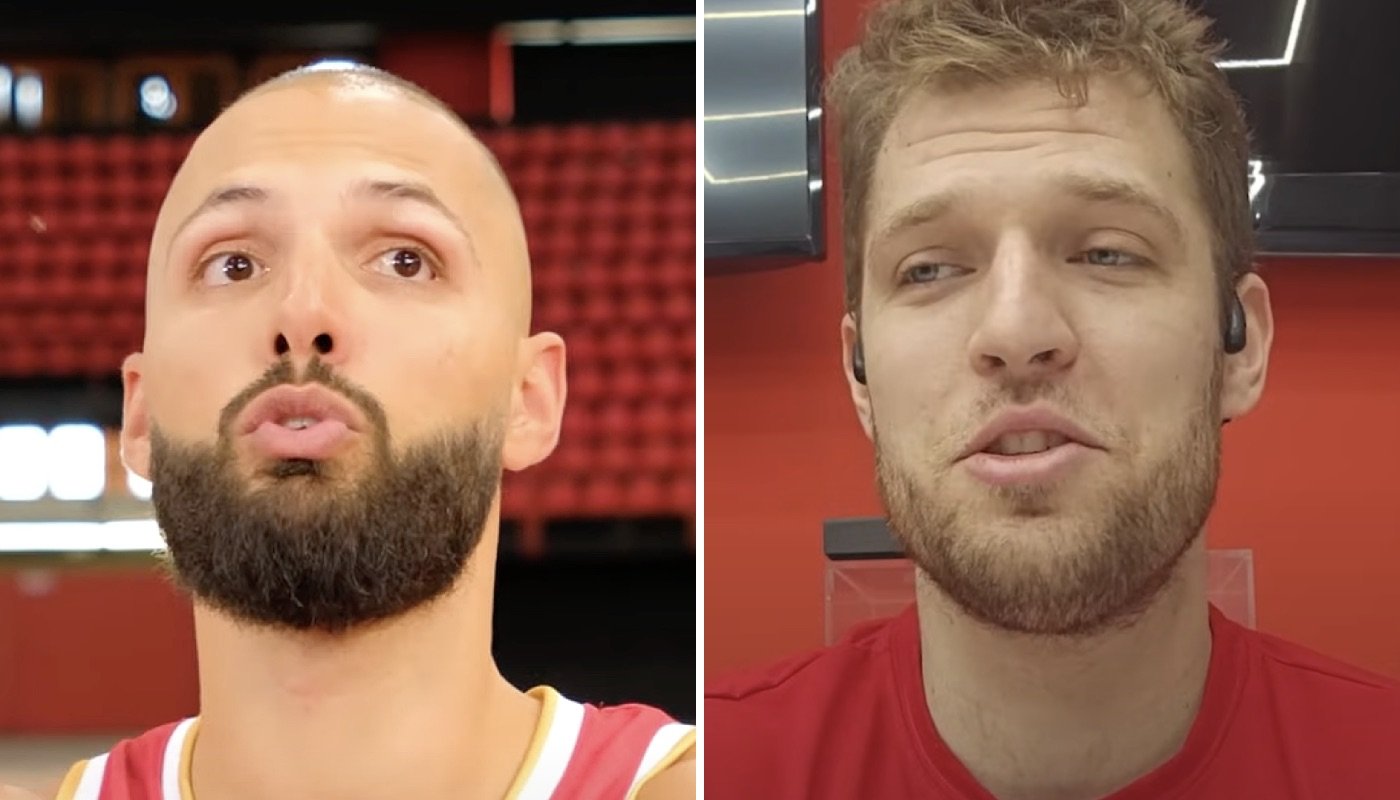 Les joueurs de l'Olympiakos Evan Fournier (gauche) et Sasha Vezenkov (droite)