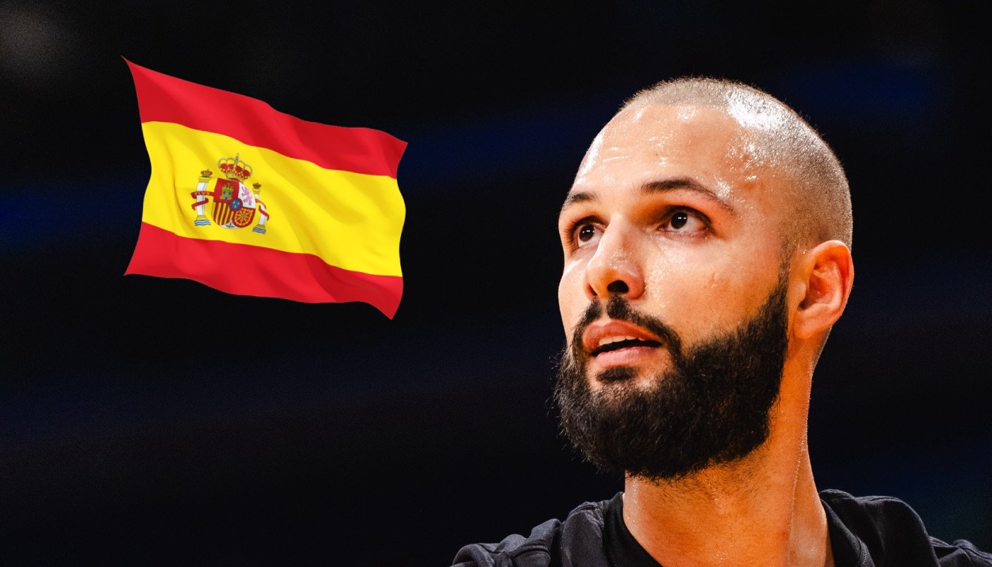 Le basketteur français Evan Fournier, ici accompagné du drapeau de l'Espagne