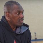 NBA – Le traitement raciste terrible envers la star Hakeem Olajuwon : « Les gens pensaient qu’il…