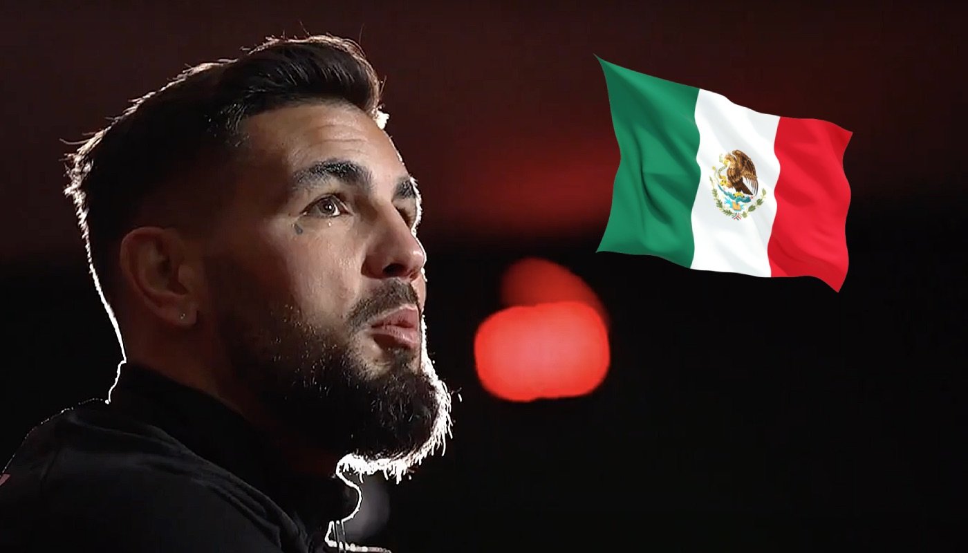 Le footballeur franco-algérien Andy Delort, ici accompagné du drapeau du Mexique