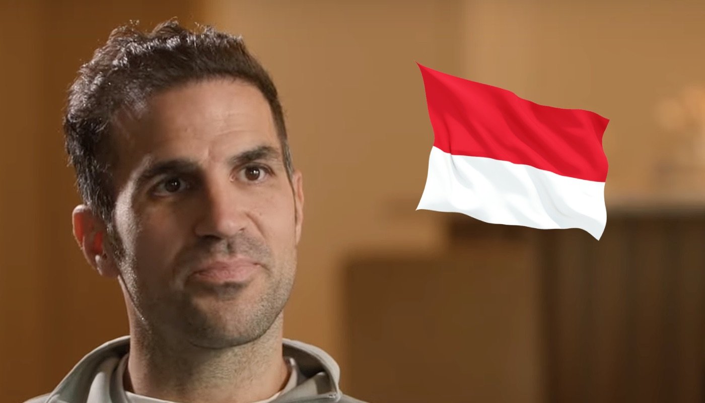 La légende du football espagnol Cesc Fabregas, ici accompagnée du drapeau de Monaco