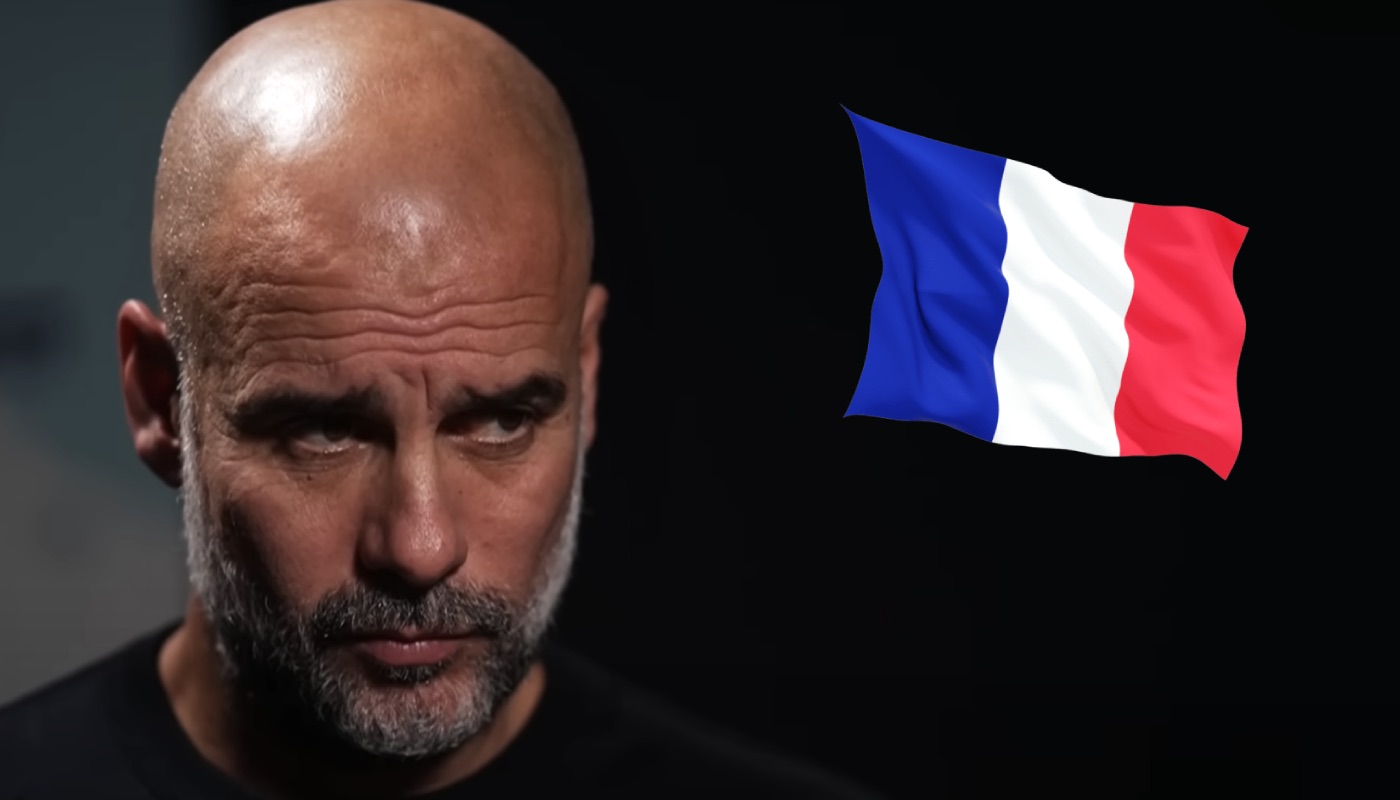 L'entraîneur espagnol Pep Guardiola, ici accompagné du drapeau de la France