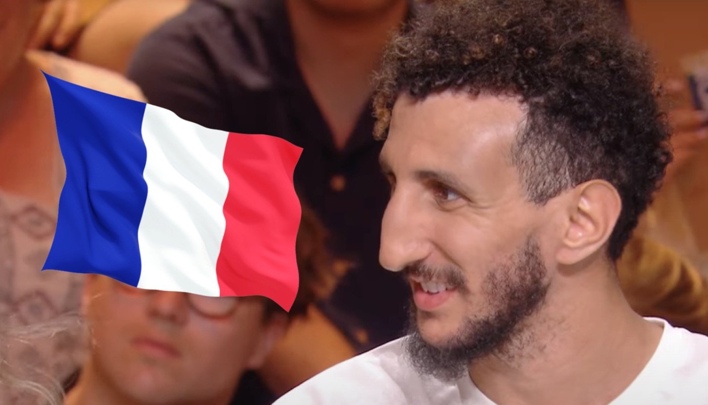 Le boxeur français Sofiane Oumiha, ici accompagné du drapeau tricolore