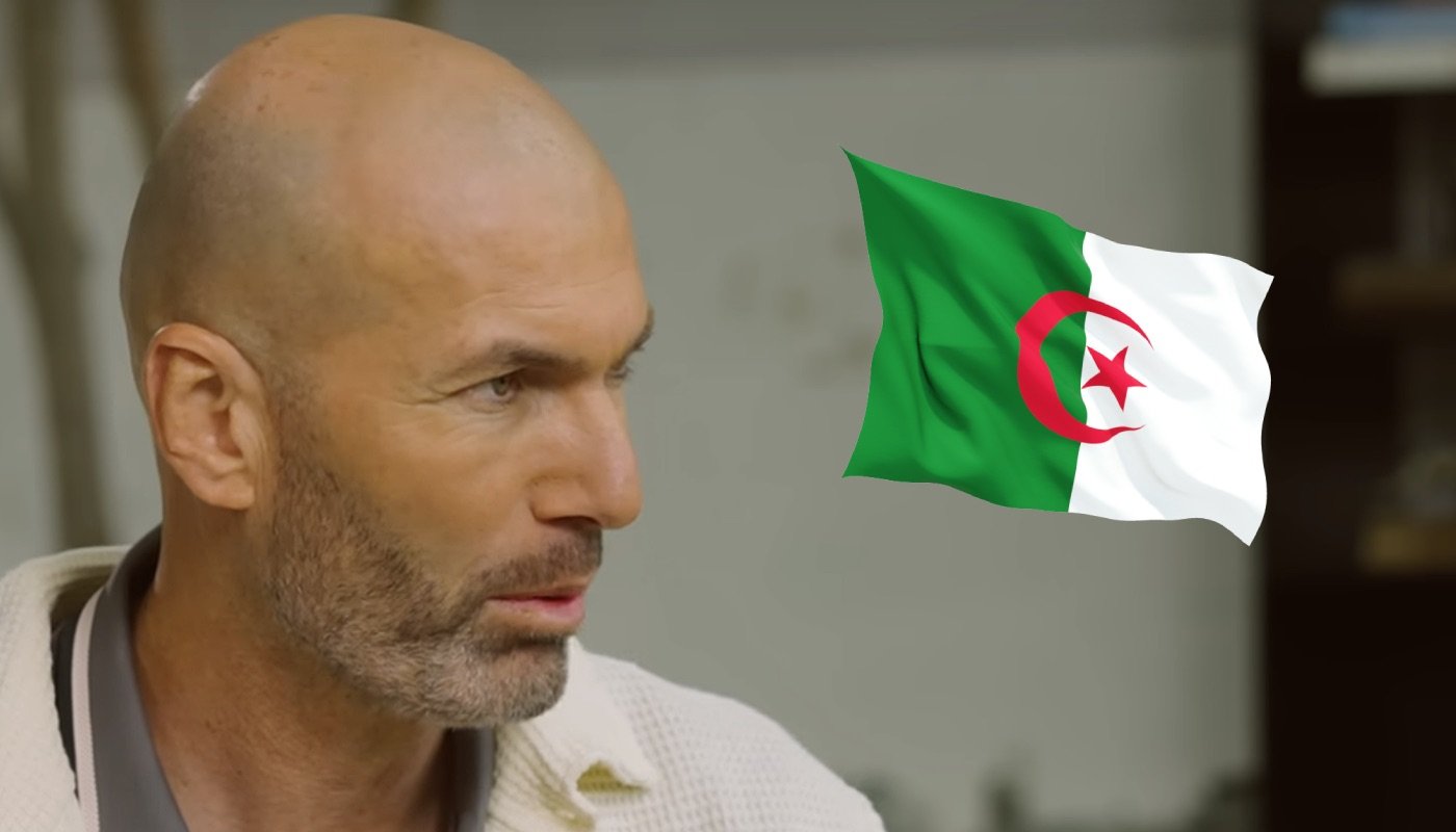 L'ancien footballeur français Zinédine Zidane, ici accompagné du drapeau de l'Algérie