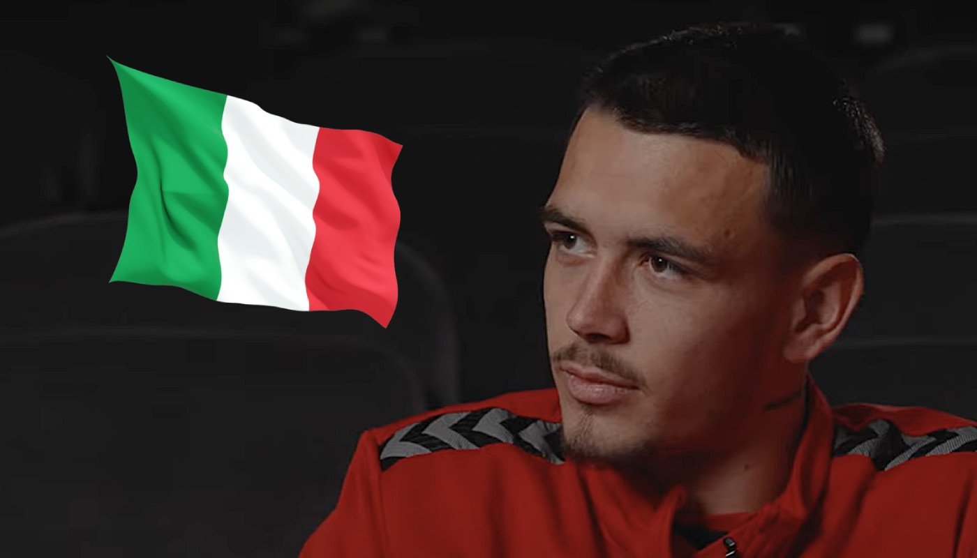 Le footballeur français Enzo Le Fée, ici accompagné du drapeau de l'Italie