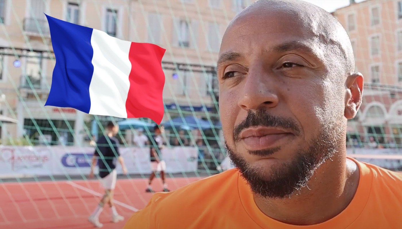 L'ancien footballeur Julien Faubert, ici accompagné du drapeau de la France