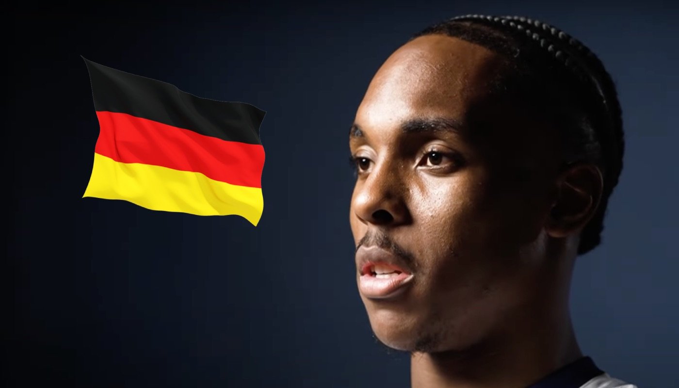 Le footballeur français Mathys Tel, ici accompagné du drapeau de l'Allemagne